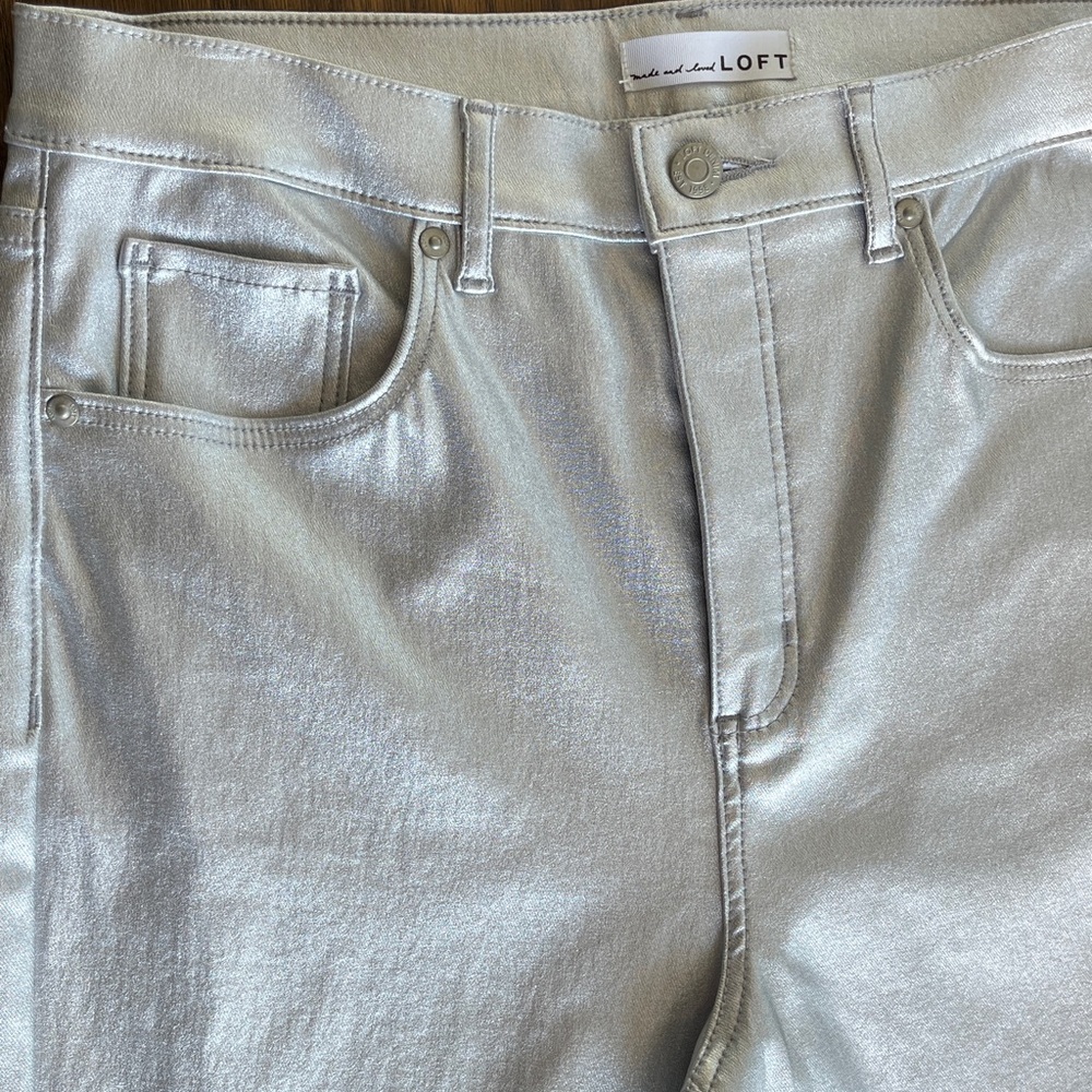 LOFT Coated Kick Crop Jeans in Silver Metallic NWOT- Size 12